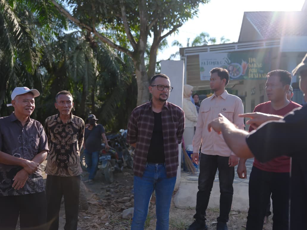 Ensuring Rural Progress, Regent of South Labuhanbatu Fery Sahputra Directly Inspects Teluk Panji II Road Construction Ensuring Rural Progress, Regent of South Labuhanbatu Fery Sahputra Directly Inspects Teluk Panji II Road Construction